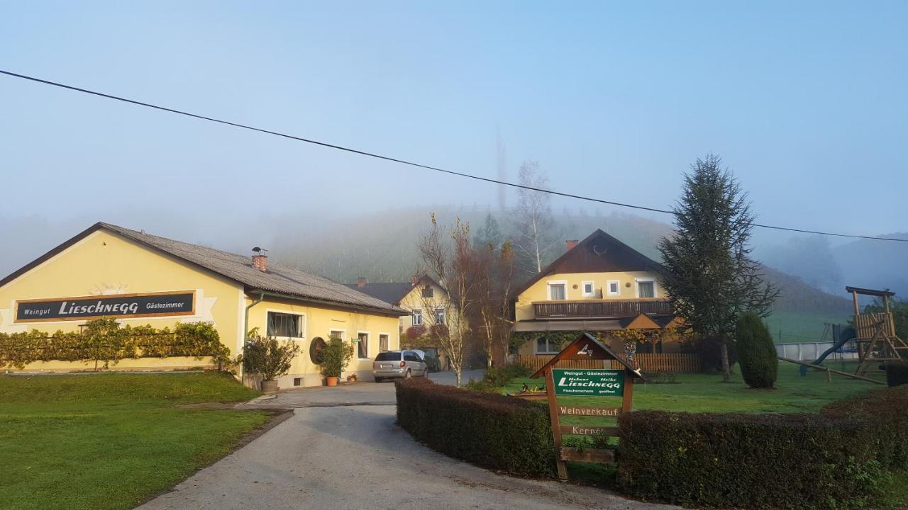 ホテル Weingut Lieschnegg ロイトシャッハ エクステリア 写真